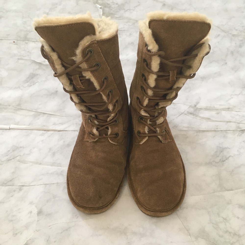 BEARPAW Karen Brown Suede/ Sheepskin Lace Up Boots